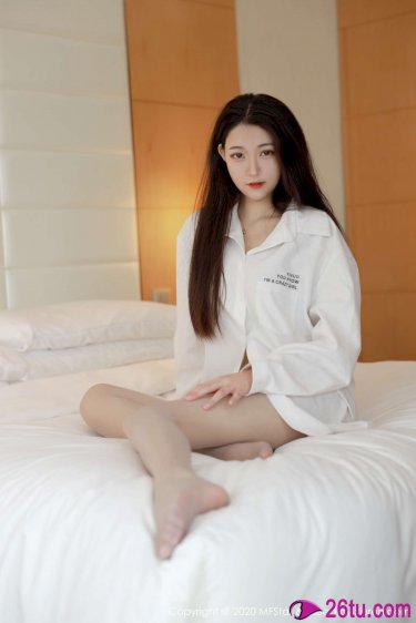 酒吧钢管舞美女